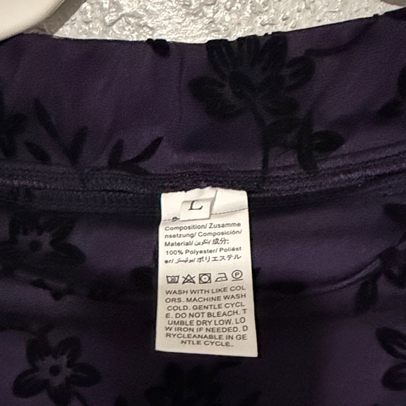 Elegant Black Floral Skirt - Picture 3 of 3